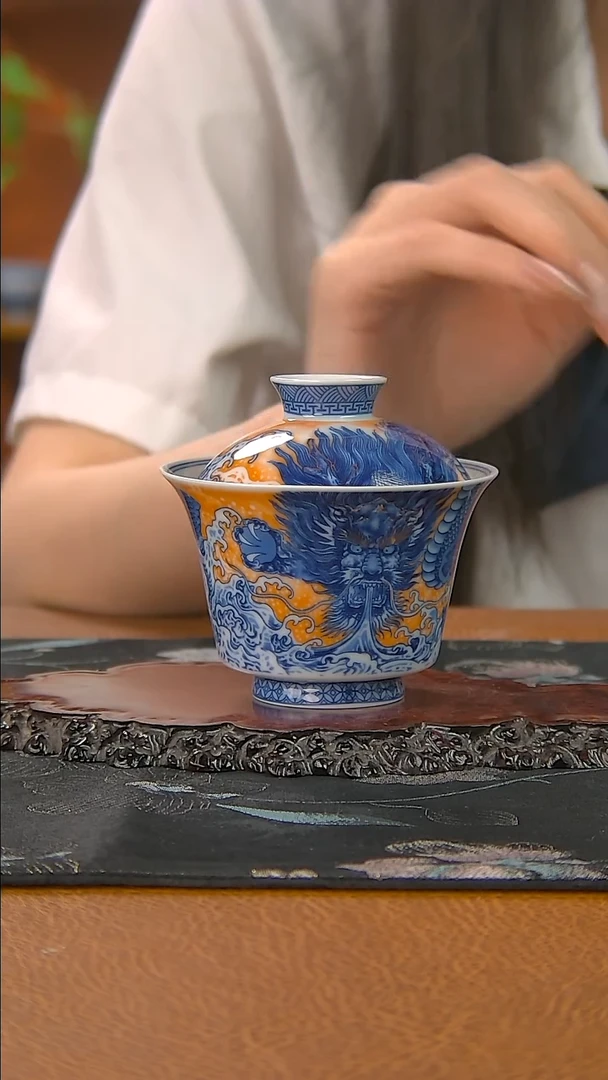 景德镇陶瓷龙纹盖碗