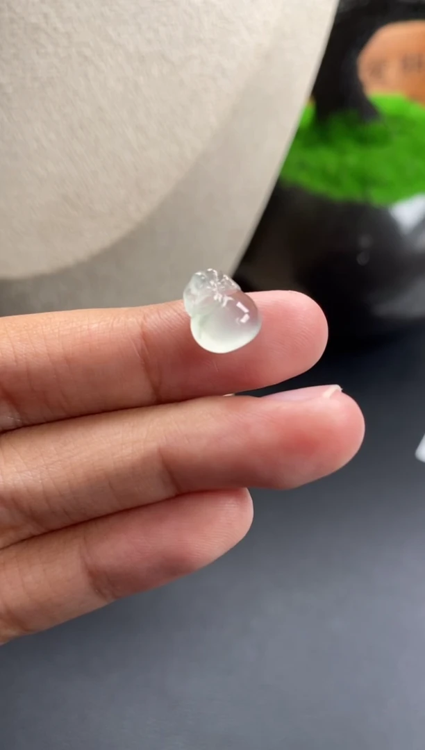 颈饰未镶嵌翡翠翡翠冰种裸石