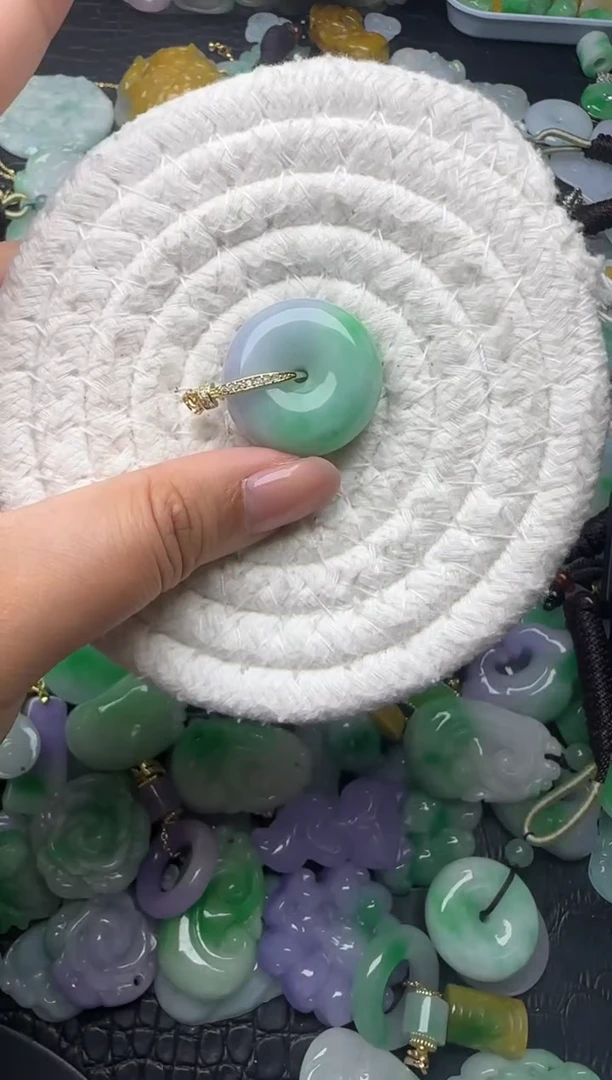 颈饰未镶嵌翡翠缅甸翡翠吊坠