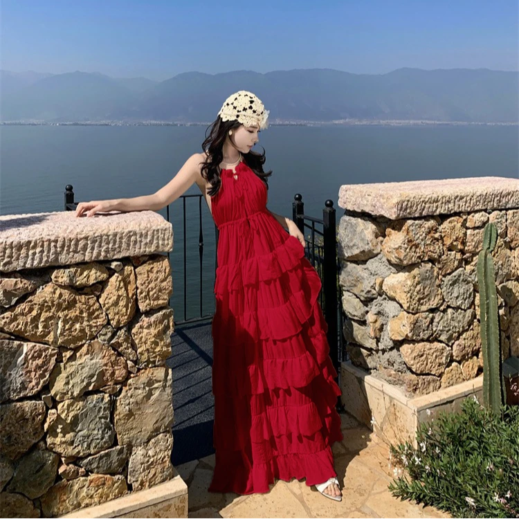 法式纯欲风V领挂脖吊带连衣裙高级感海边度假荷叶边露背蛋糕长裙