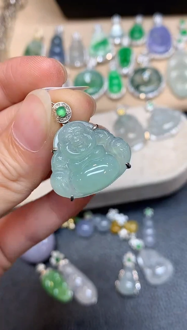 颈饰18K金镶嵌翡翠佛公【无服务费