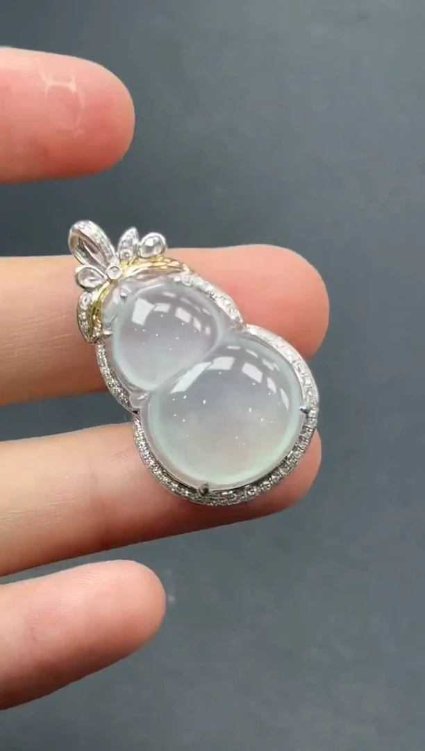 18K金镶嵌挂件翡翠葫芦