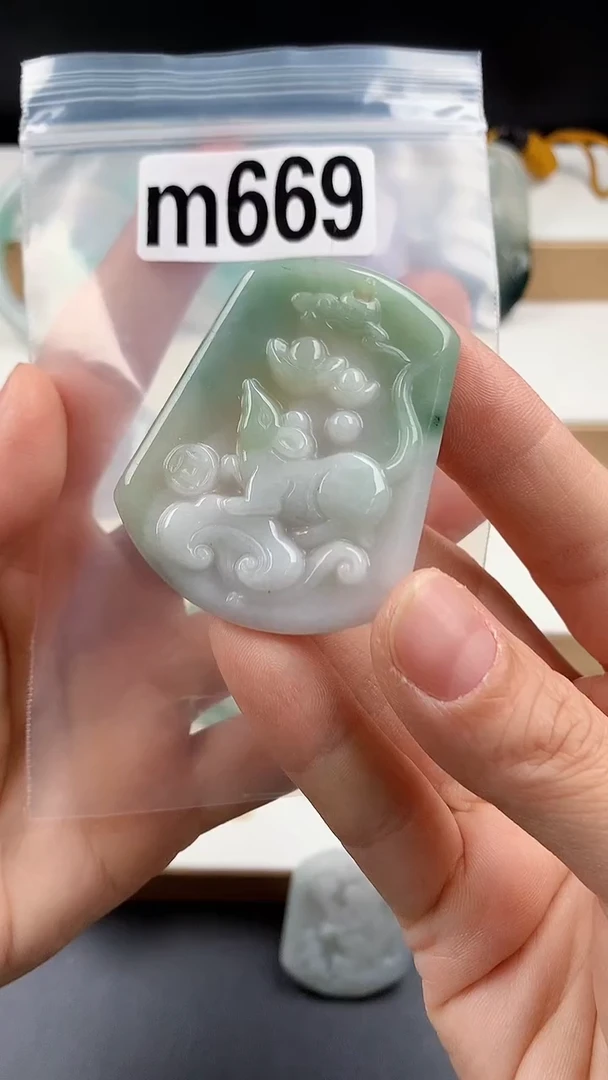 颈饰未镶嵌翡翠天然翡翠吊坠挂件