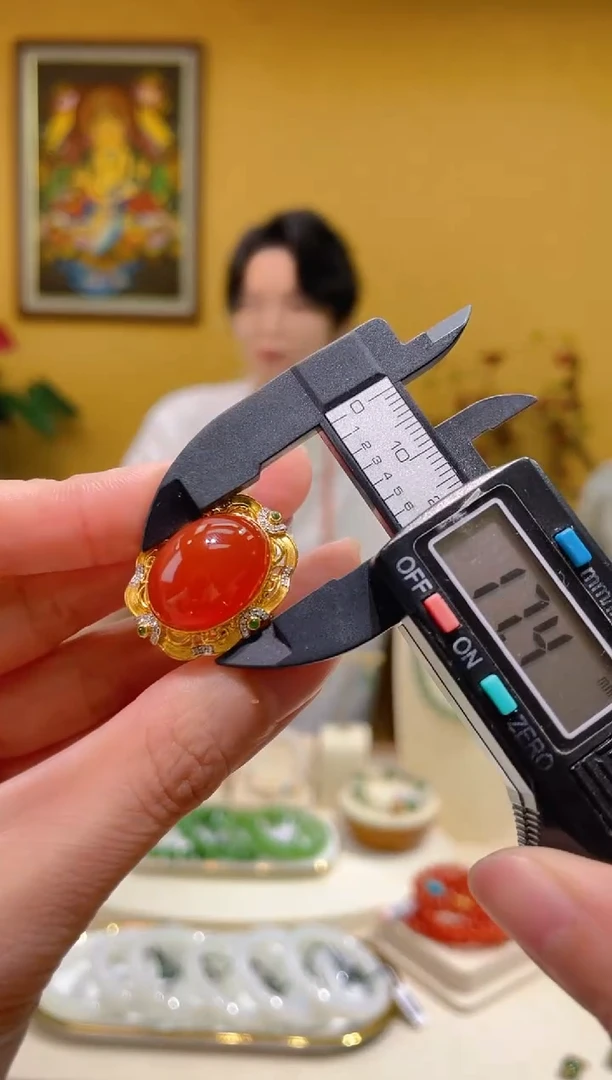 18K金镶嵌南红玛瑙戒指8@@DF51016024