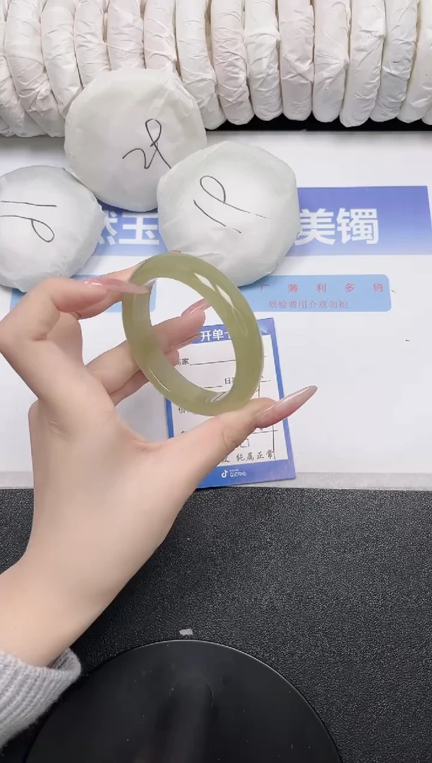 未镶嵌手镯石英质玉73-56