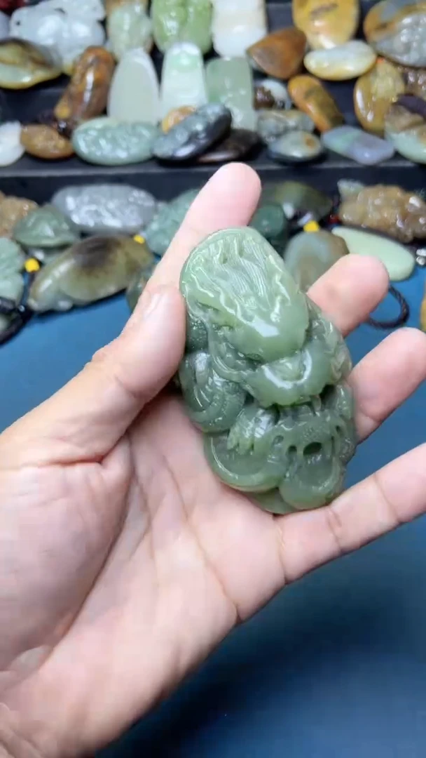 未镶嵌和田玉把件-