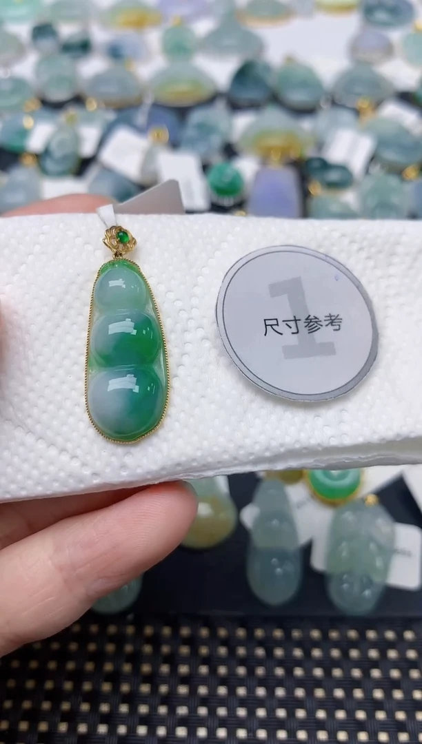 颈饰18K金镶嵌翡翠天然缅甸A货翡翠