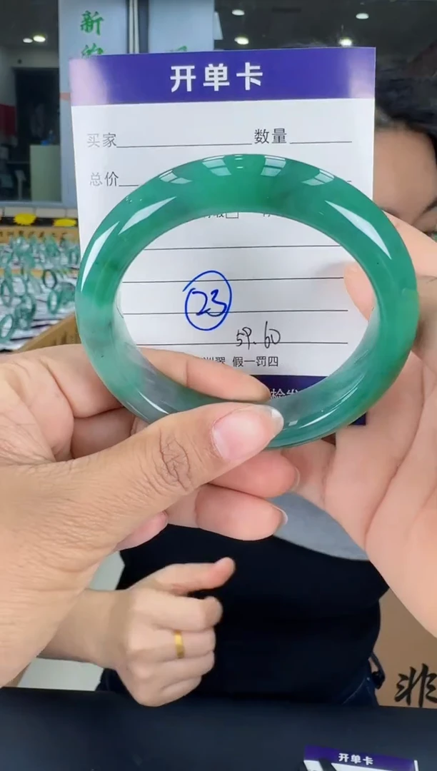 【闪购商品】石英质玉手镯未镶嵌25