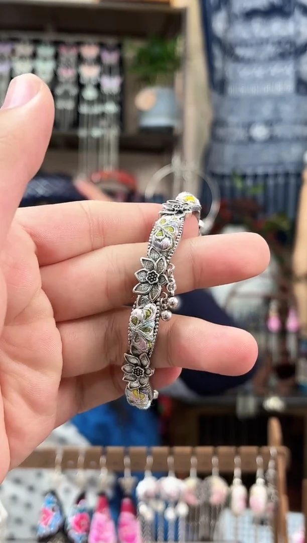 织绣民族风非遗老绣饰品546