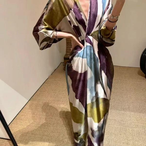 2025早秋新款收腰显瘦v领印花长袖连衣裙法式慵懒松弛感气质长裙