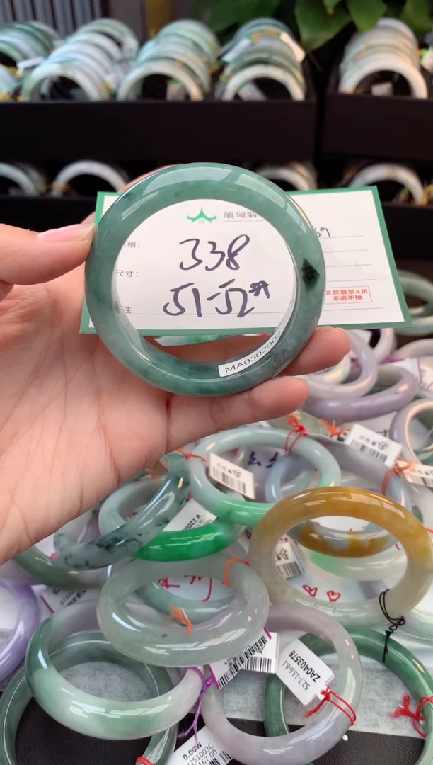 未镶嵌定制翡翠毛货需精细抛光+多人