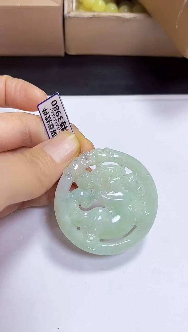 颈饰未镶嵌翡翠挂件