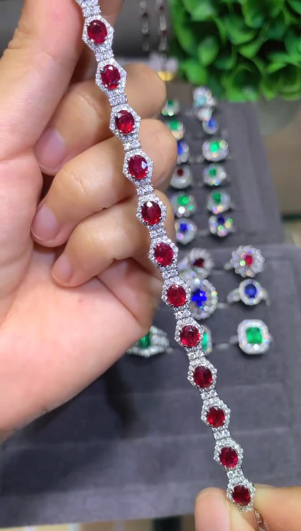 18K金镶嵌手链红宝石9.0ct