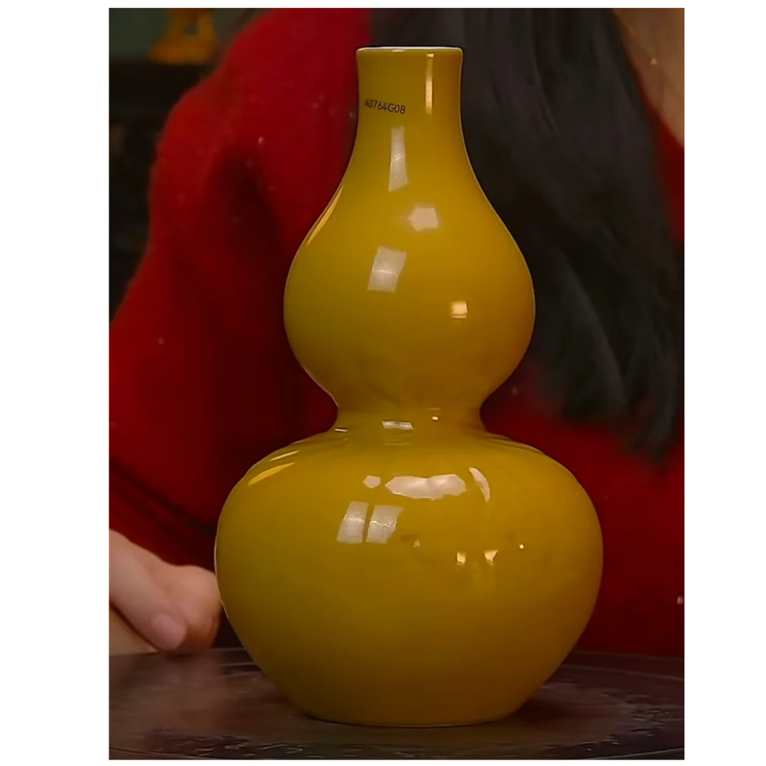 清   单色釉鸡油黄葫芦瓶