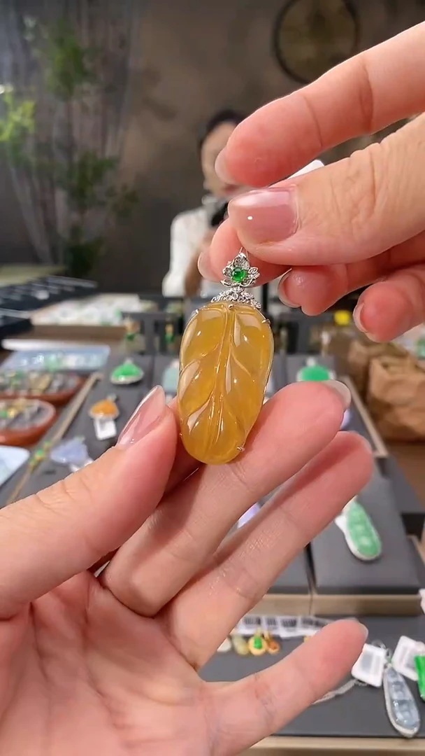 吊坠(不含链)18K金镶嵌翡翠叶子