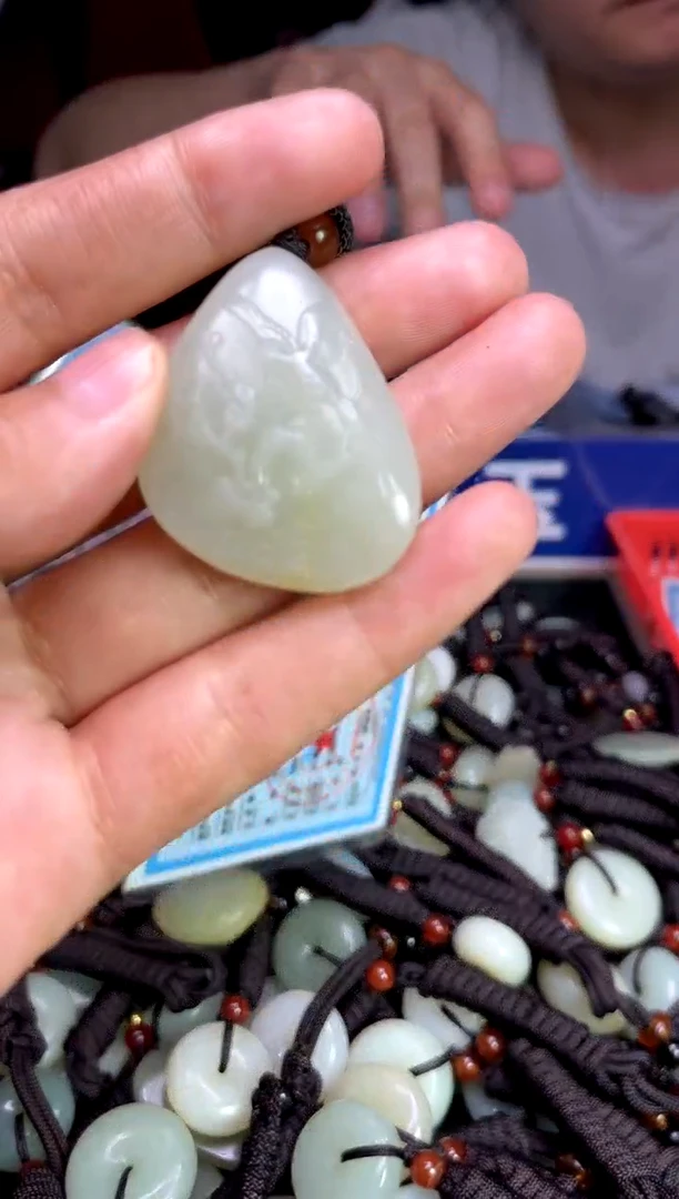 未镶嵌和田玉挂件1