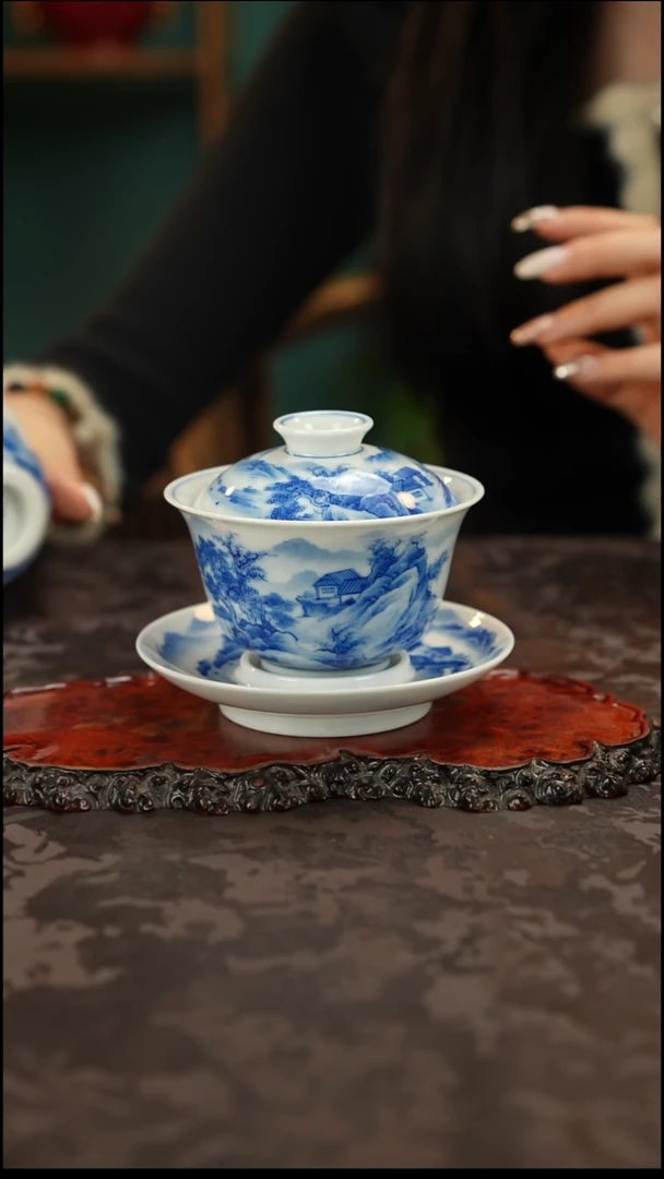 青花手绘山水三才盖碗