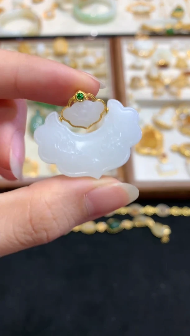 【闪购商品】和田玉吊坠(不含链)18K金镶嵌W749|2990