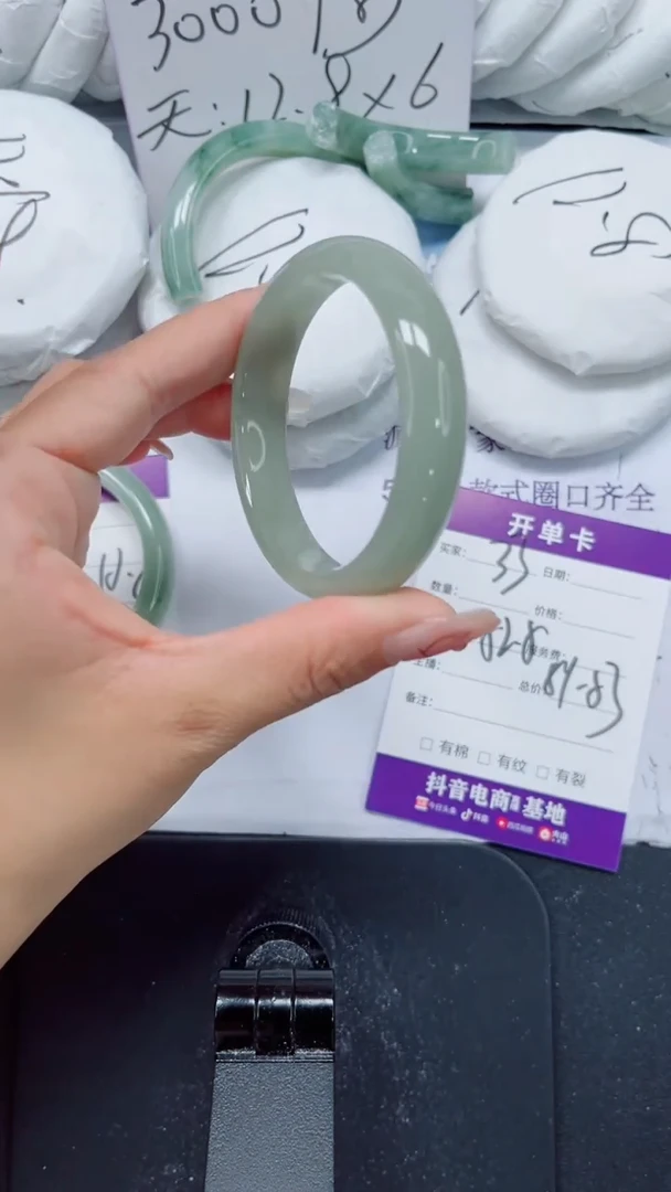 未镶嵌手镯石英质玉33-52.5