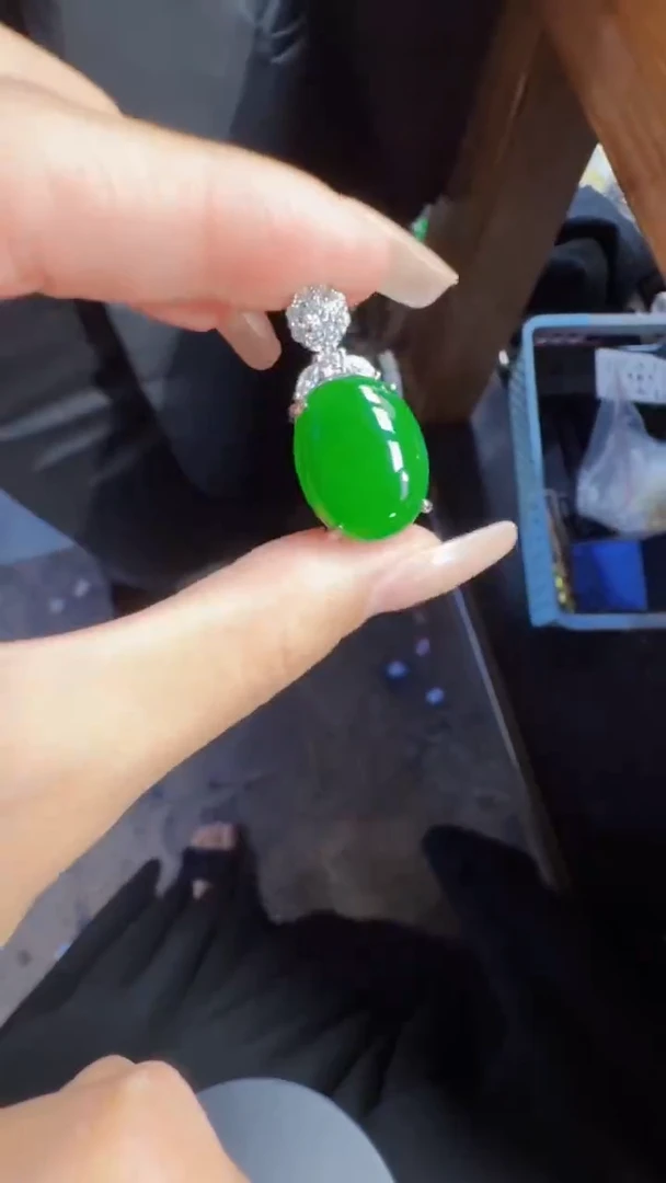 未镶嵌定制翡翠翡翠A货有轻微色差属于正常现象，挂件多样性发货1