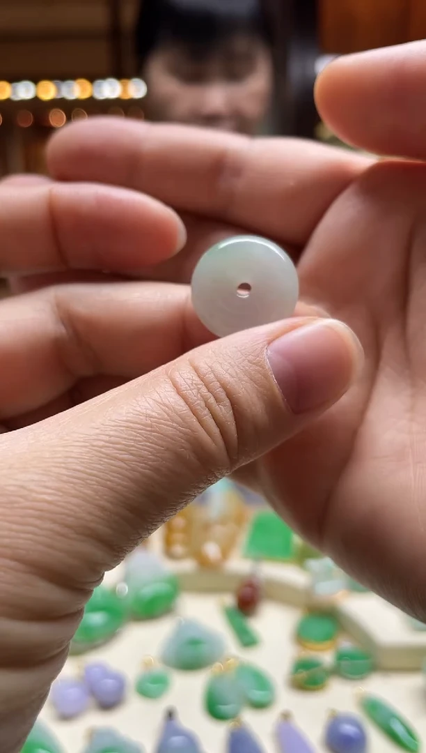 【闪购商品】翡翠颈饰未镶嵌平安扣