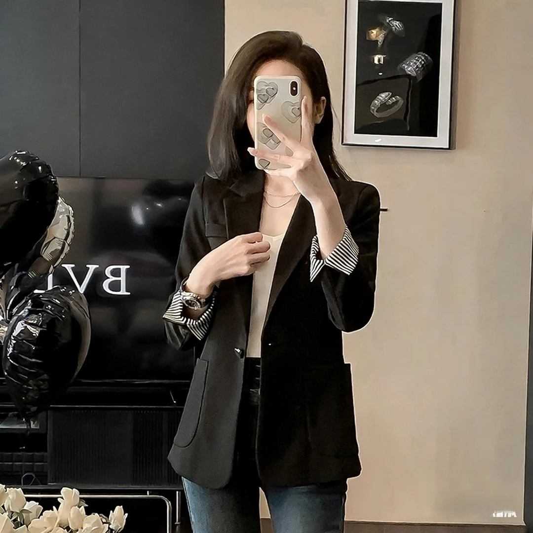 高级感西装外套女春秋季2025新款韩版设计感小众休闲女士西服上衣