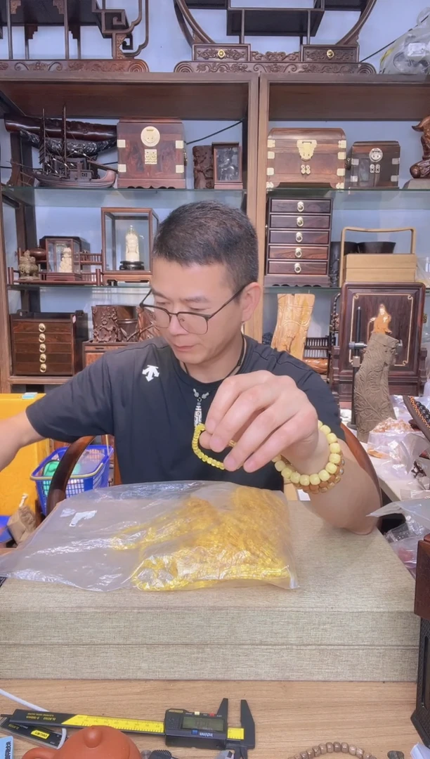 乌木类书架259金珀随形单圈手串