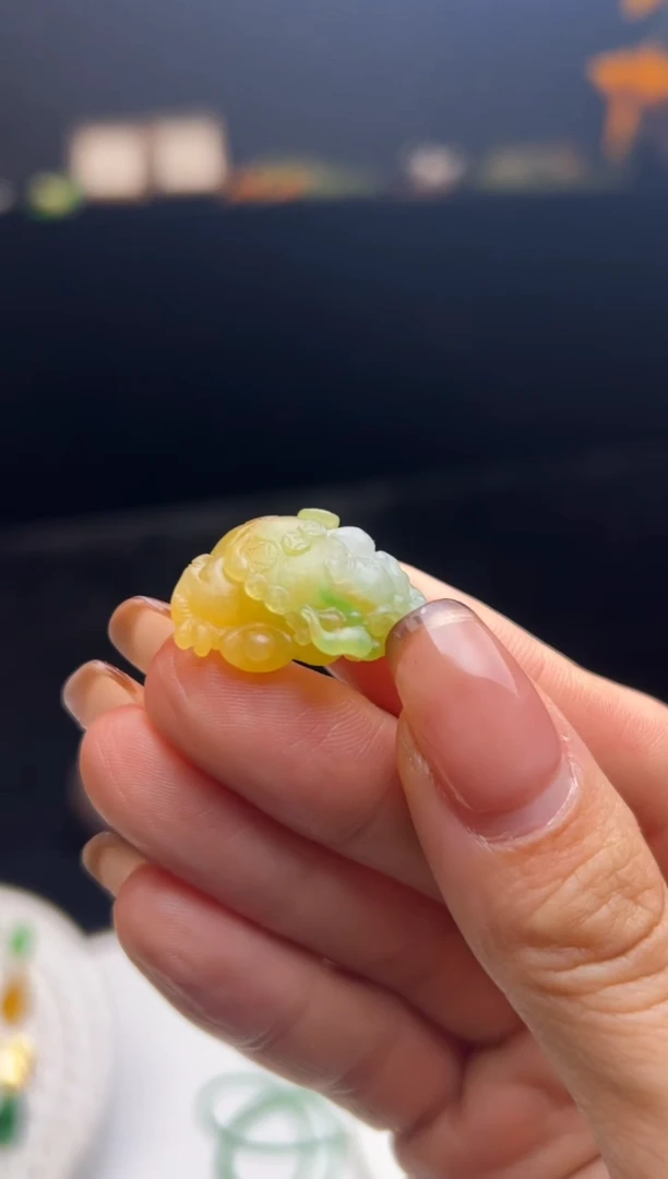 未镶嵌定制翡翠黄加绿金蟾5500+550-lhp120