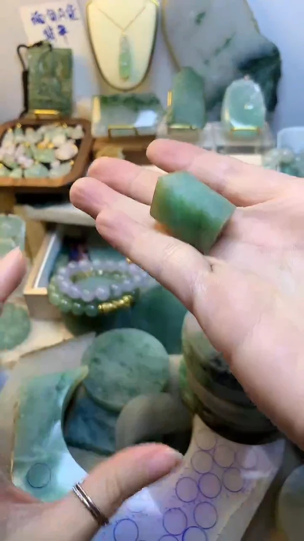 未镶嵌挂件翡翠 缅甸A货翡翠，没有运费险