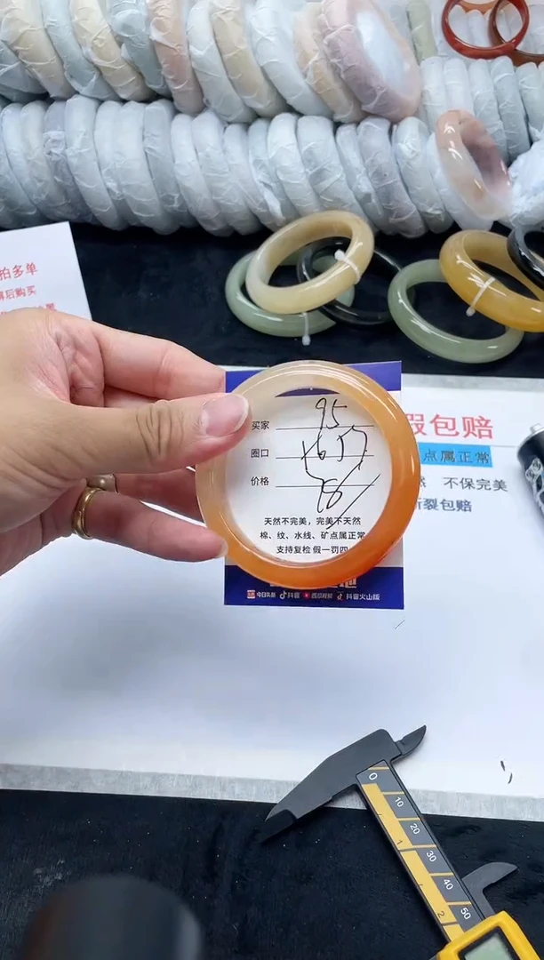 未镶嵌手镯石英质玉95