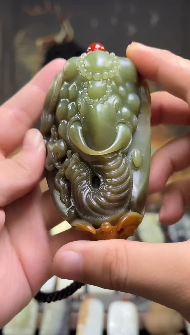 和田玉未镶嵌把件把件