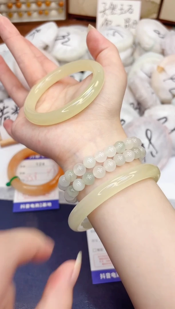 石英质玉手镯未镶嵌125-美人条晴水-圈口52