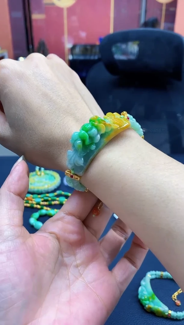 颈饰未镶嵌翡翠手牌