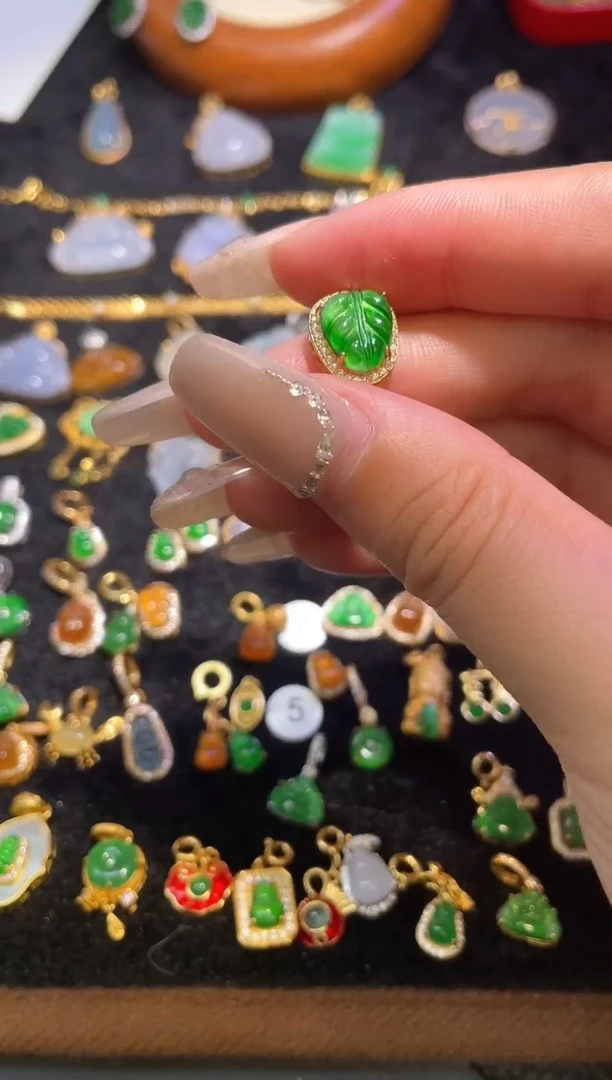 颈饰银S925镶嵌翡翠天然A货