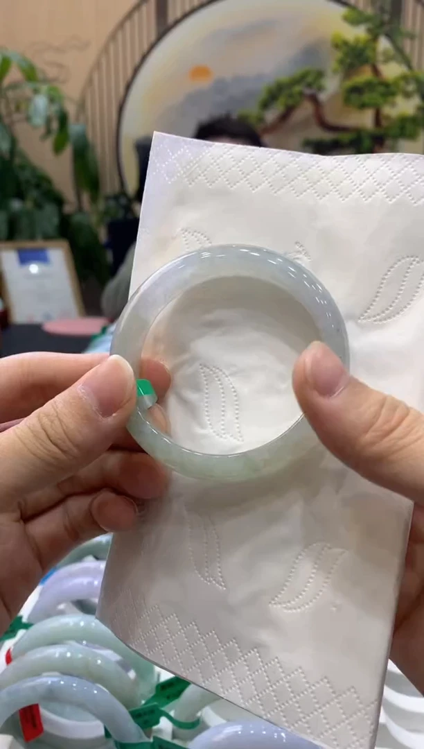 【闪购商品】翡翠手镯未镶嵌000002898