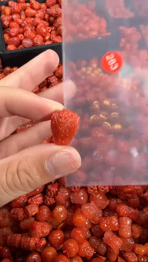 南红玛瑙未镶嵌颈饰1