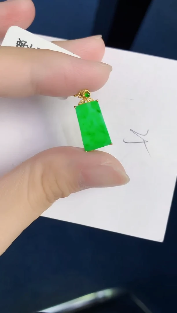 颈饰18K金镶嵌翡翠天然翡翠缅甸A货