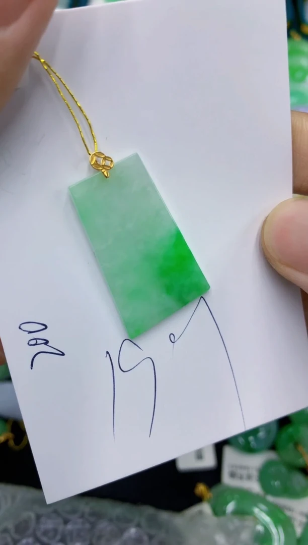 翡翠18K金镶嵌颈饰1111111111