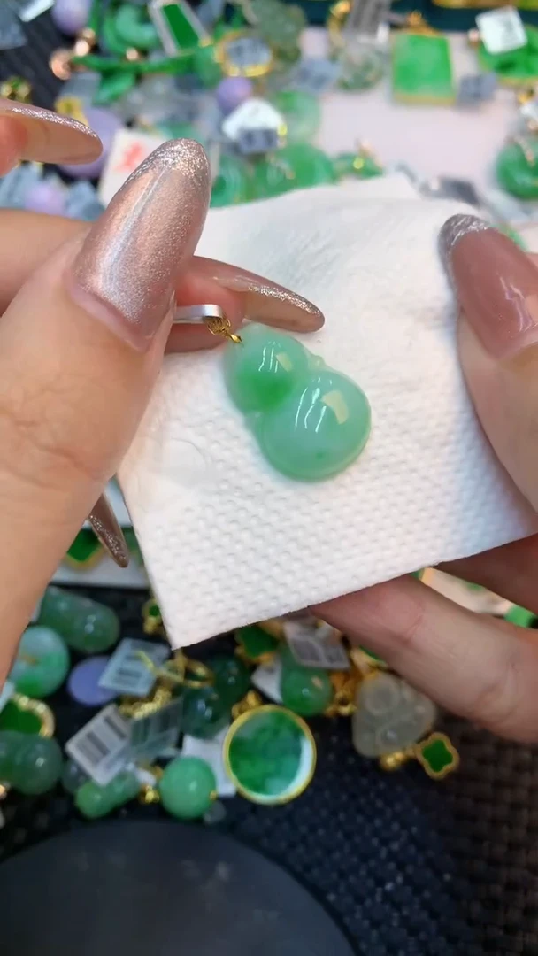 颈饰未镶嵌翡翠1