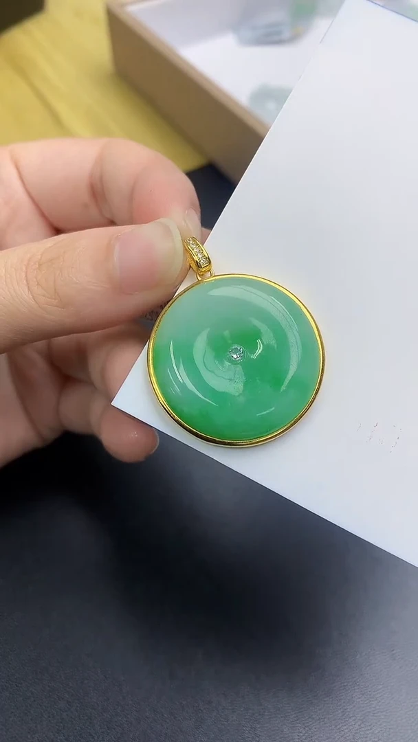 颈饰18K金镶嵌翡翠天然缅甸A货百元以上9元证书费自理