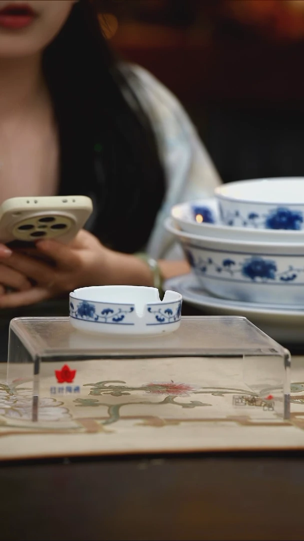 1个微瑕满汉全席3英寸烟缸