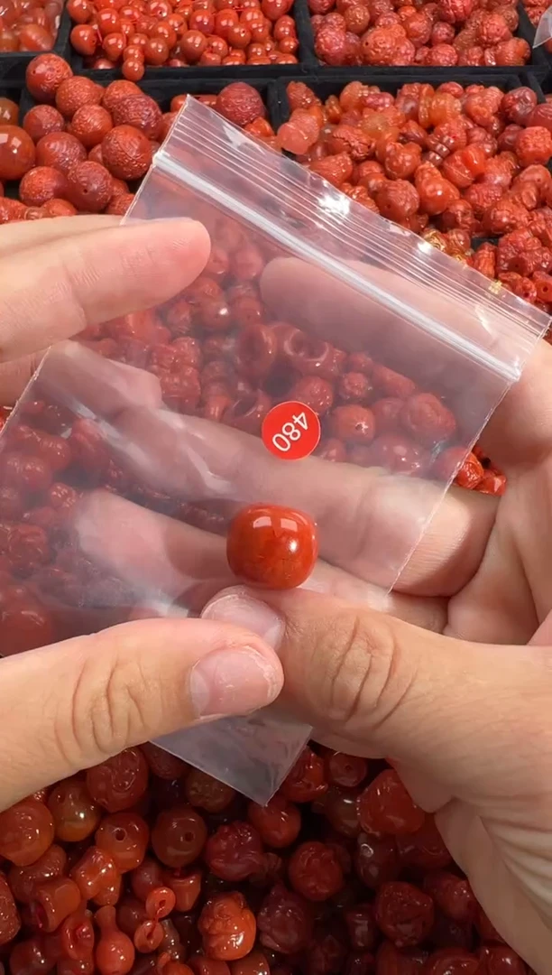 南红玛瑙未镶嵌颈饰1