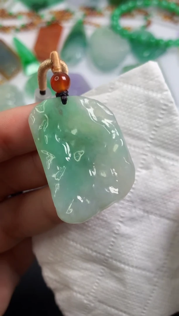 颈饰未镶嵌翡翠