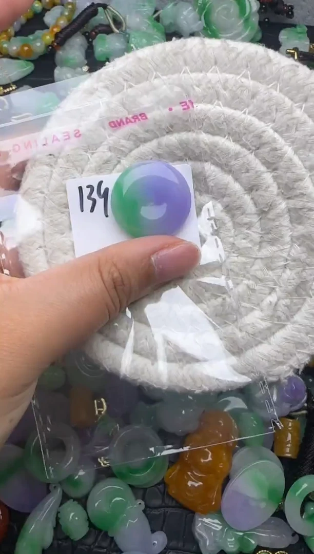 颈饰未镶嵌翡翠缅甸翡翠吊坠