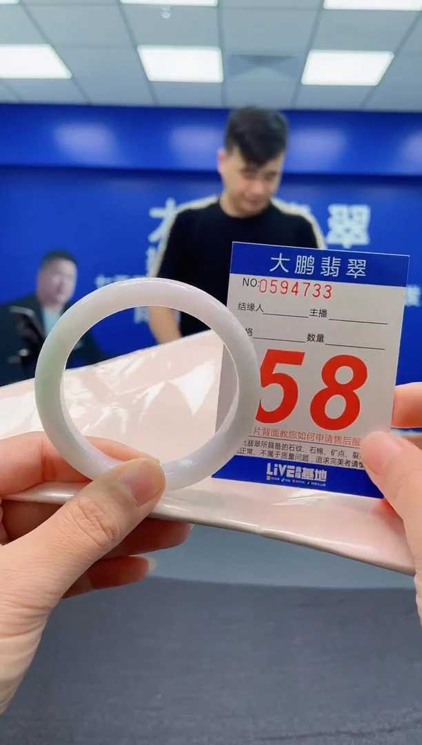 翡翠手镯未镶嵌a AAAAAAAAA