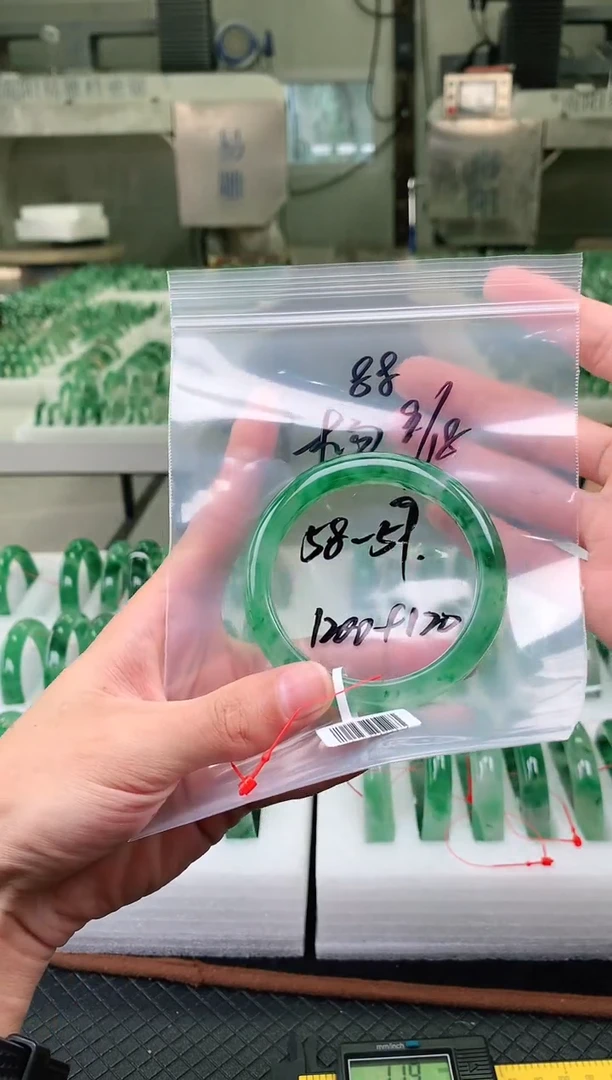 未镶嵌非洲翠手镯石英质玉非洲翠手镯58-59圈口88号