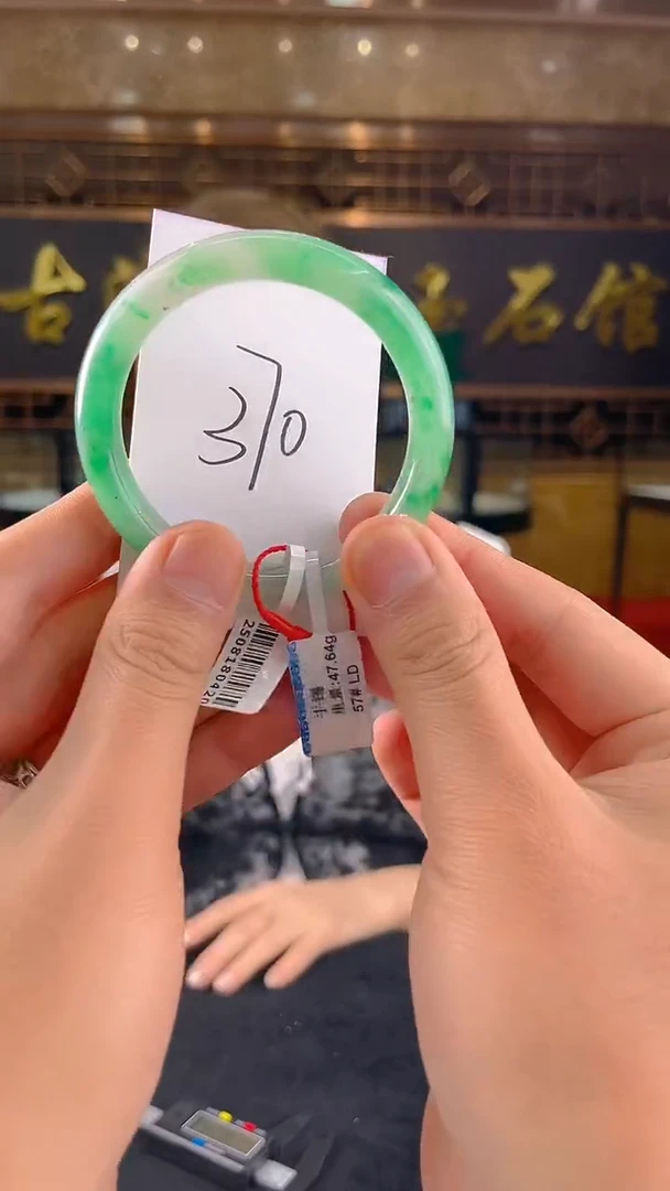 未镶嵌手镯石英质玉（非洲翠）微瑕介意勿拍