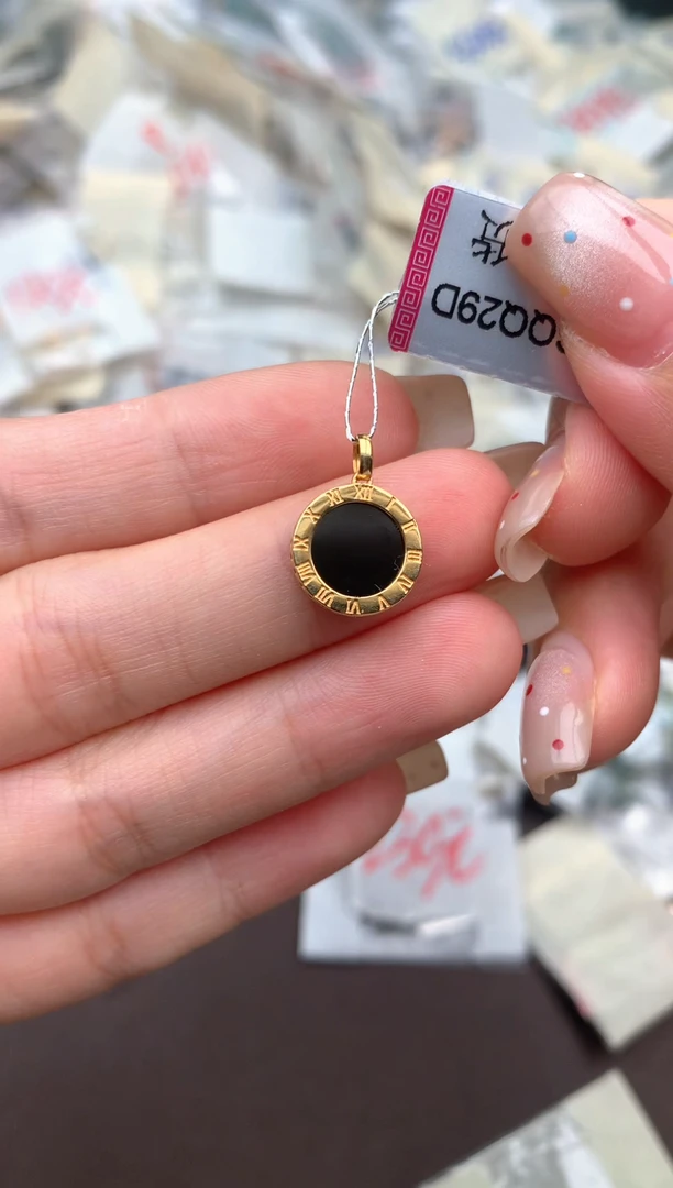 18K金镶嵌挂件翡翠一