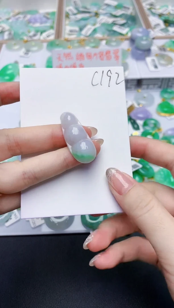 翡翠未镶嵌颈饰天然缅甸A货翡翠