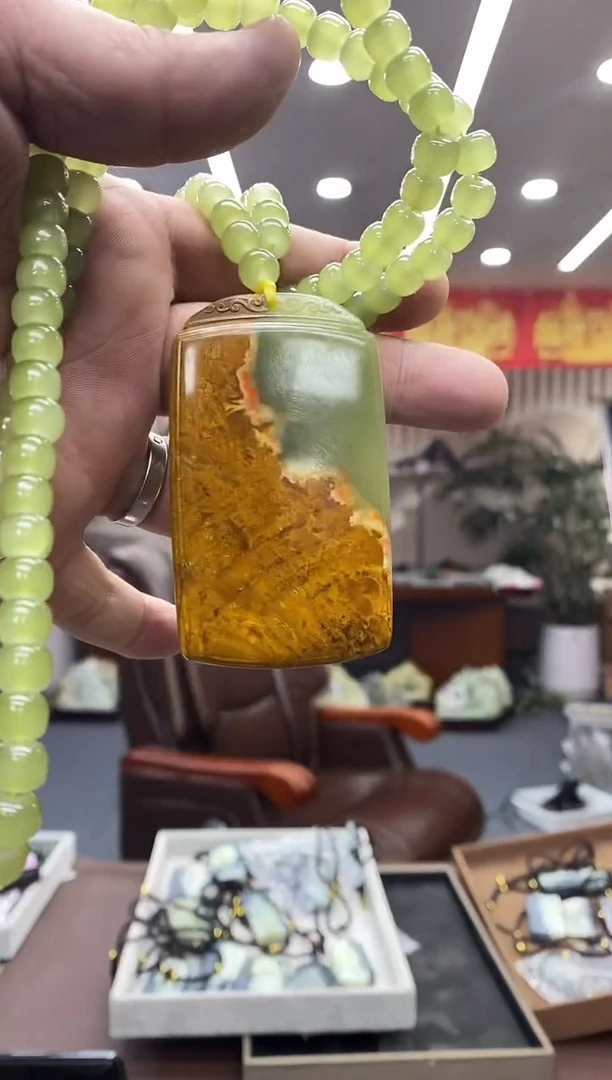 颈饰未镶嵌和田玉吊坠